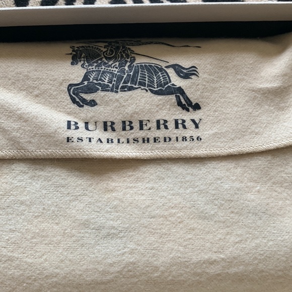 Designer Burberry Wallet, pre-owned used a few times, in very good condition. - Picture 3 of 16